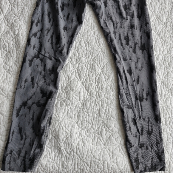 Lululemon InStill High-Rise Crop Tight 23" - Camo Asphalt Grey Black - Picture 12 of 15